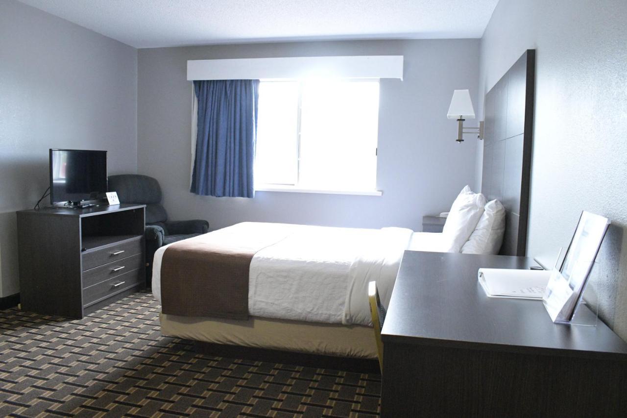 Adams Inn And Suites ภายนอก รูปภาพ