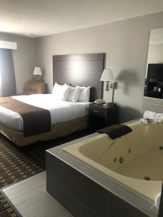 Adams Inn And Suites ภายนอก รูปภาพ