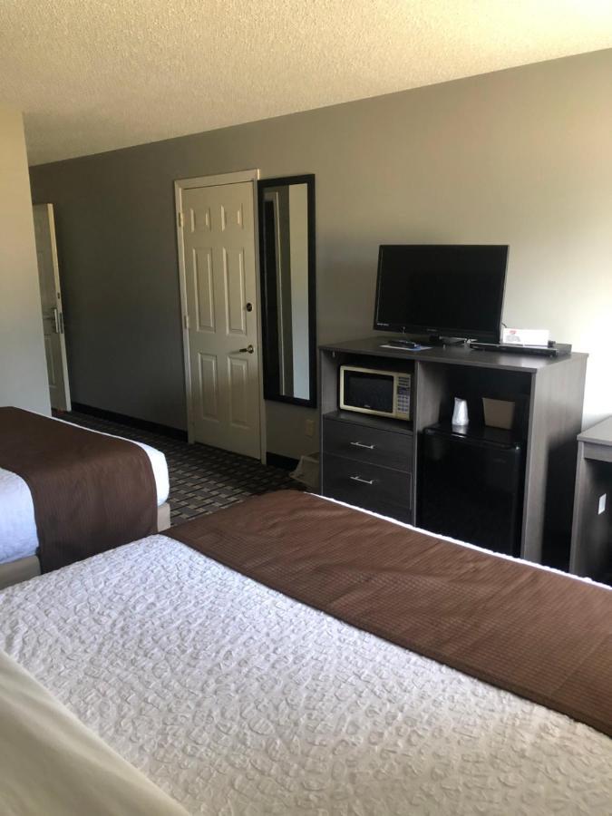 Adams Inn And Suites ภายนอก รูปภาพ